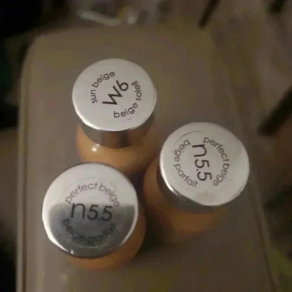 3  true Beige Foundation - Picture 2 of 2